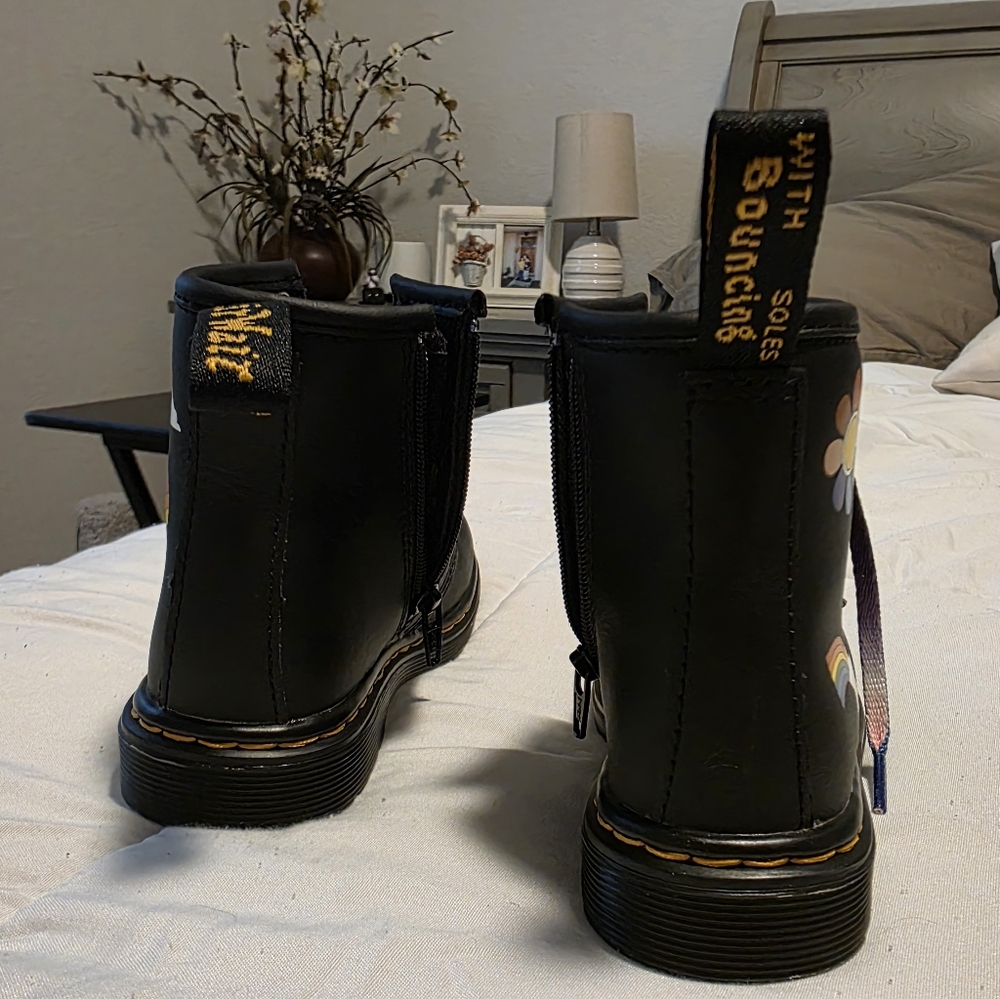 Dr. Martens 1460 Black Boots with Rainbow Accents Side Zipper Size 8 - Picture 11 of 11